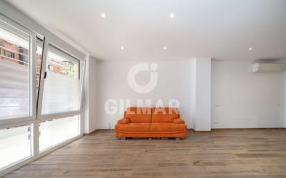 Living room of Flat for sale in  Madrid Capital