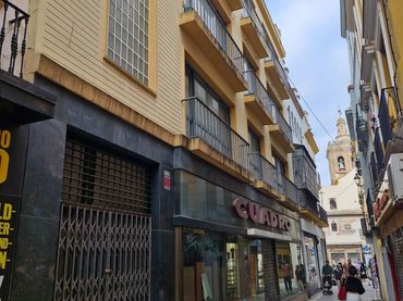 Pis amb balcó en venda a Casco Antiguo