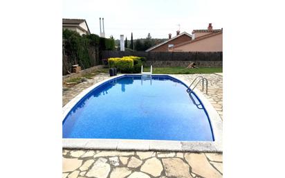 Piscina de Casa o xalet en venda en Sant Quirze del Vallès amb Aire condicionat, Calefacció i Jardí privat