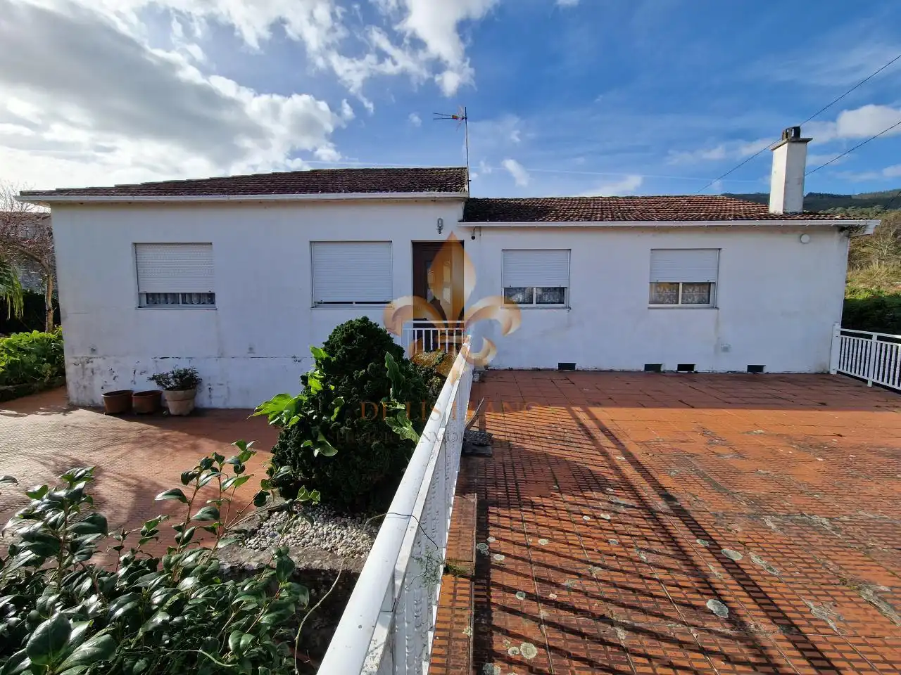 Vista exterior de Casa o xalet en venda en O Rosal   amb Calefacció, Jardí privat i Terrassa