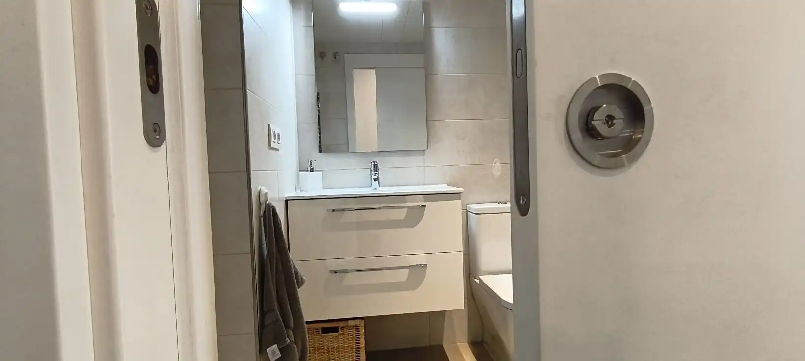 Badezimmer von Wohnung zum Verkauf in L'Hospitalet de Llobregat mit Klimaanlage, Heizung und Parkett