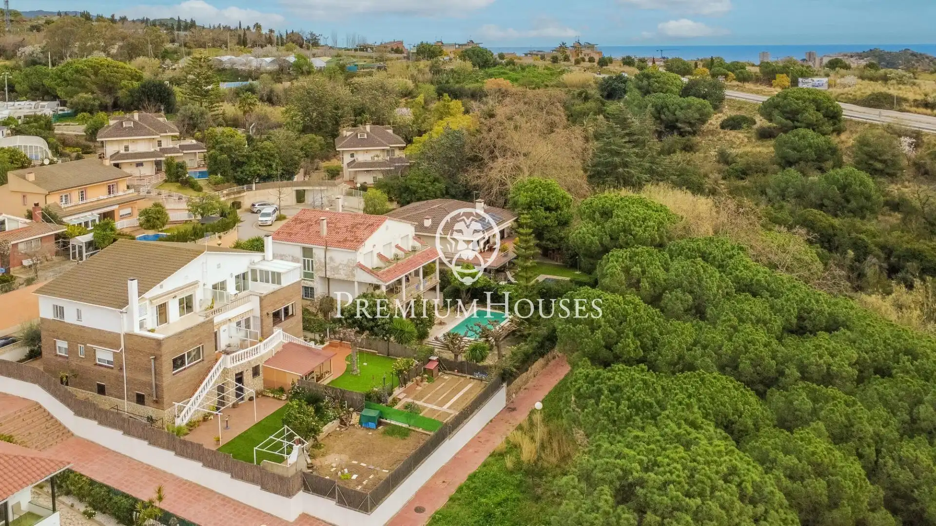 Vista exterior de Casa o chalet en venta en Badalona con Aire acondicionado, Calefacción y Jardín privado