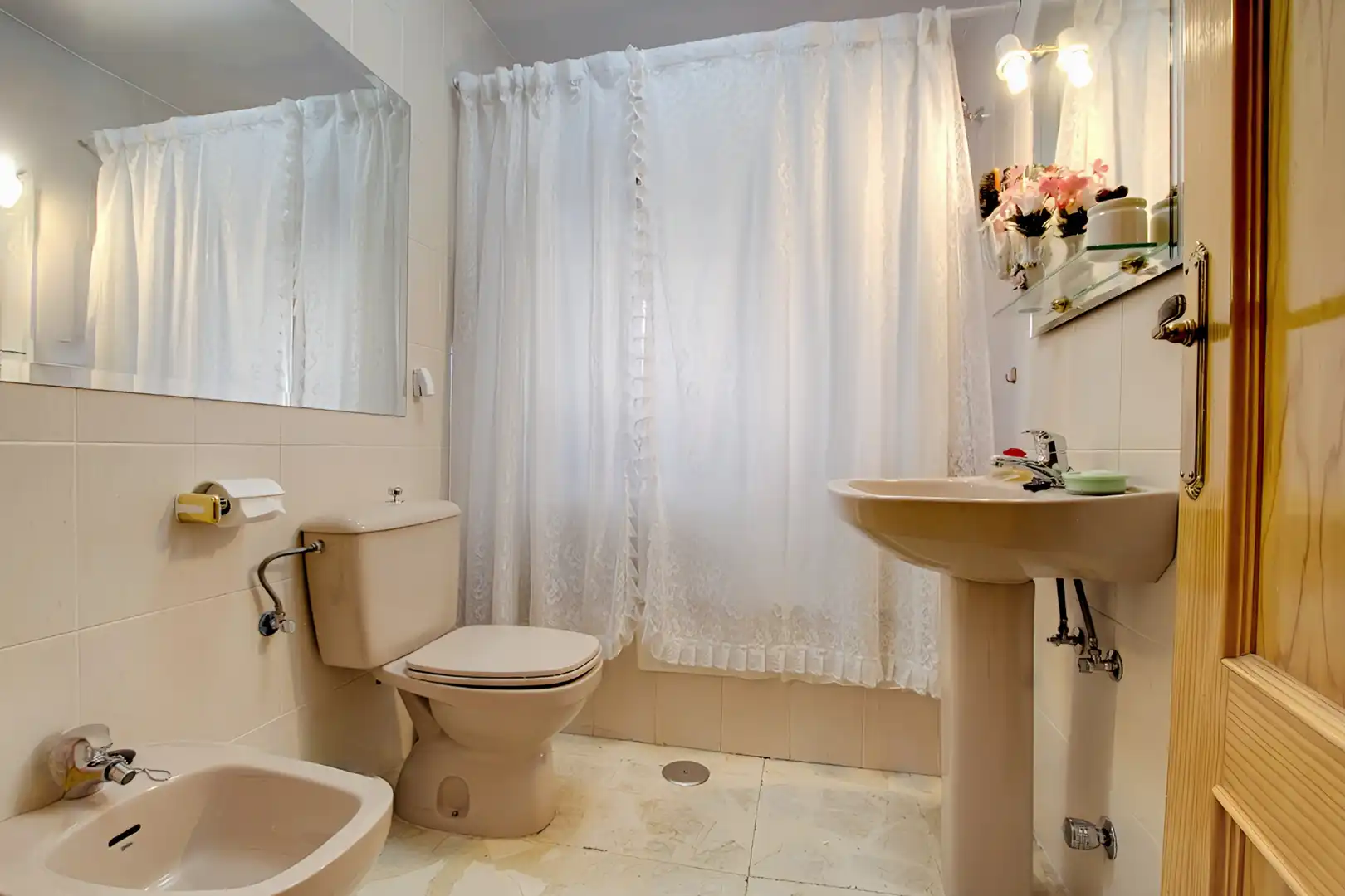 Baño de Casa o chalet en venta en Colmenar del Arroyo con Calefacción, Jardín privado y Terraza
