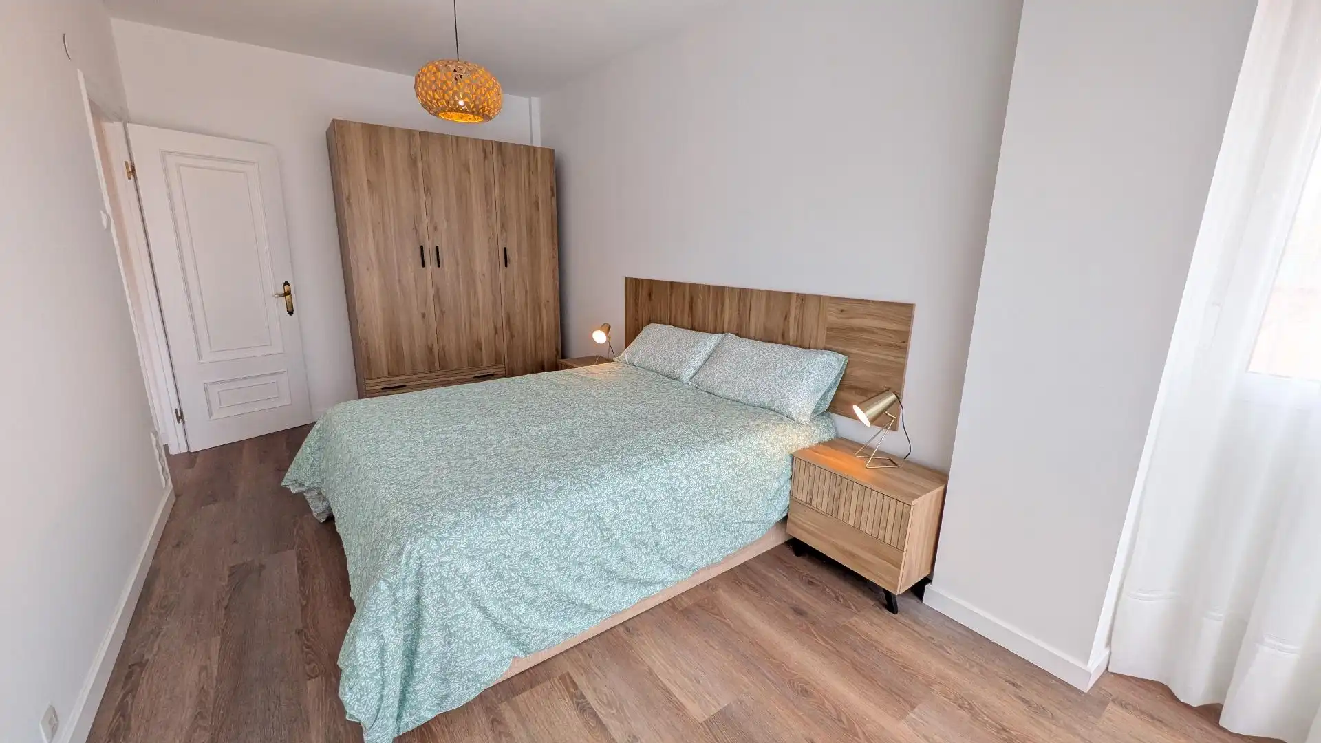 Schlafzimmer von Wohnung zur Miete in Santander mit Möbliert