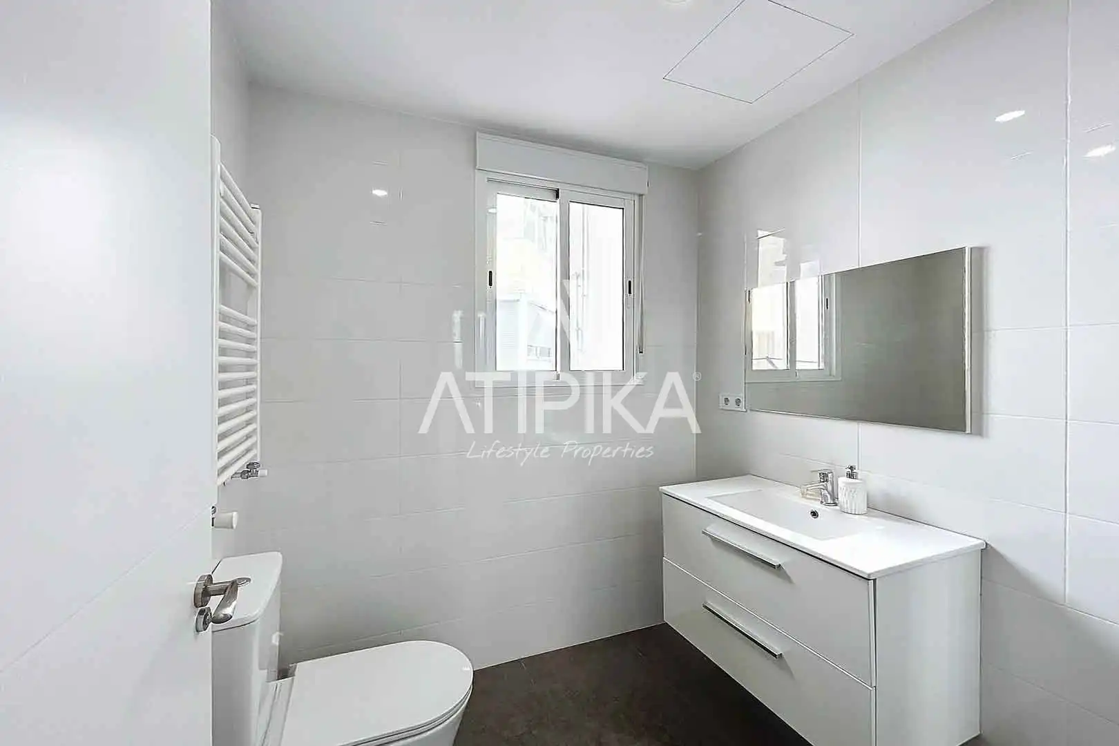 Badezimmer von Wohnung zur Miete in Barcelona mit Klimaanlage, Parkett und Terrasse