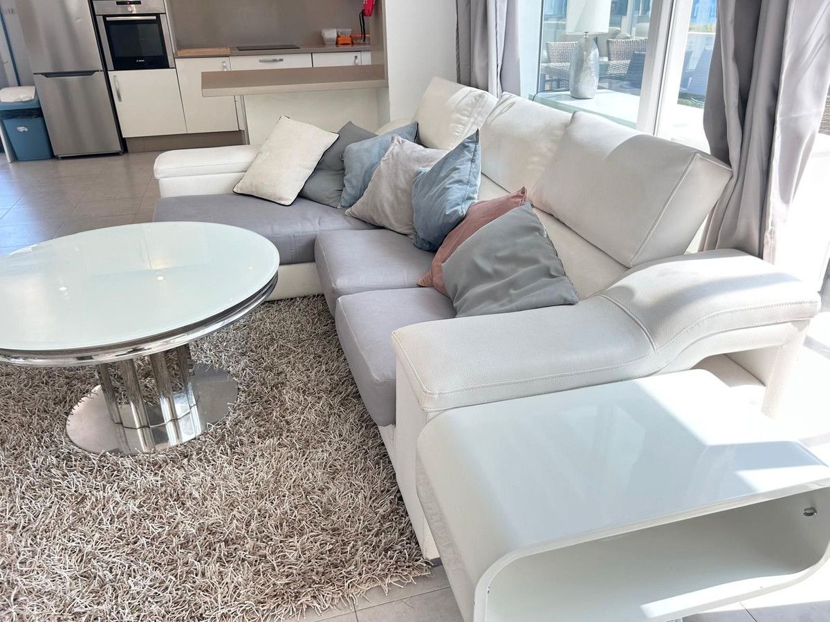 Sala d'estar de Casa o xalet de lloguer en Estepona amb Aire condicionat, Piscina i Moblat