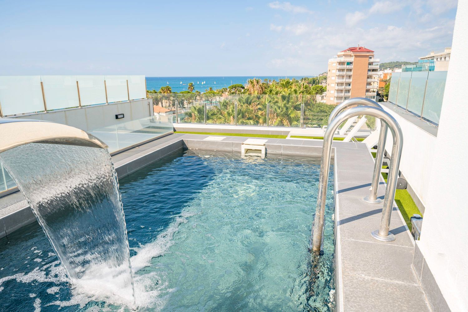 Swimming pool of Attic for sale in Pineda de Mar  with Air Conditioner, Heating and Terrace