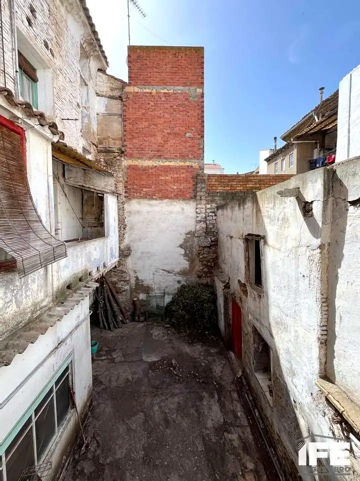 Vista exterior de Casa o xalet en venda en Alagón amb Terrassa i Balcó