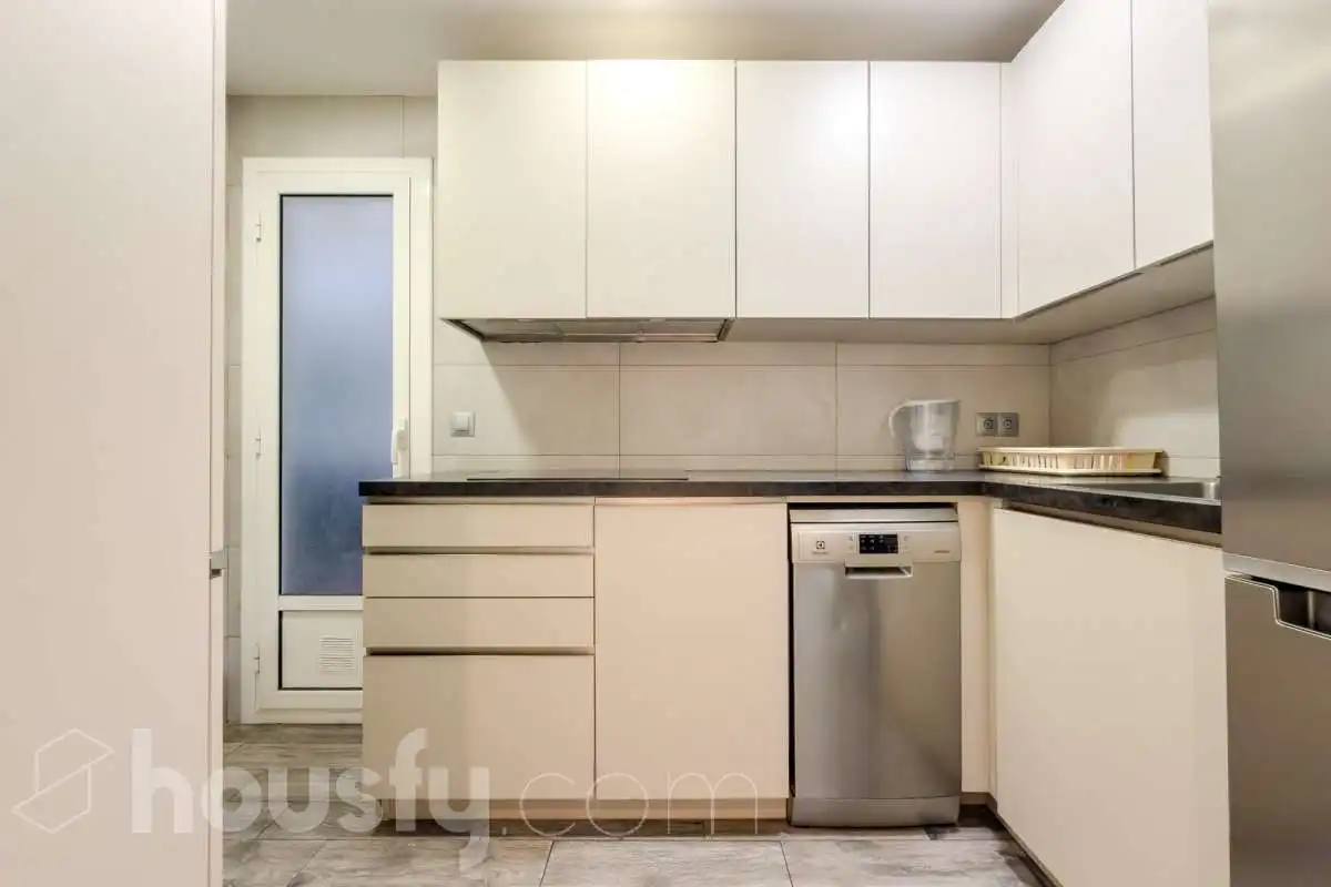 Cocina de Planta baja en venta en Barcelona con Aire acondicionado, Calefacción y Amueblado