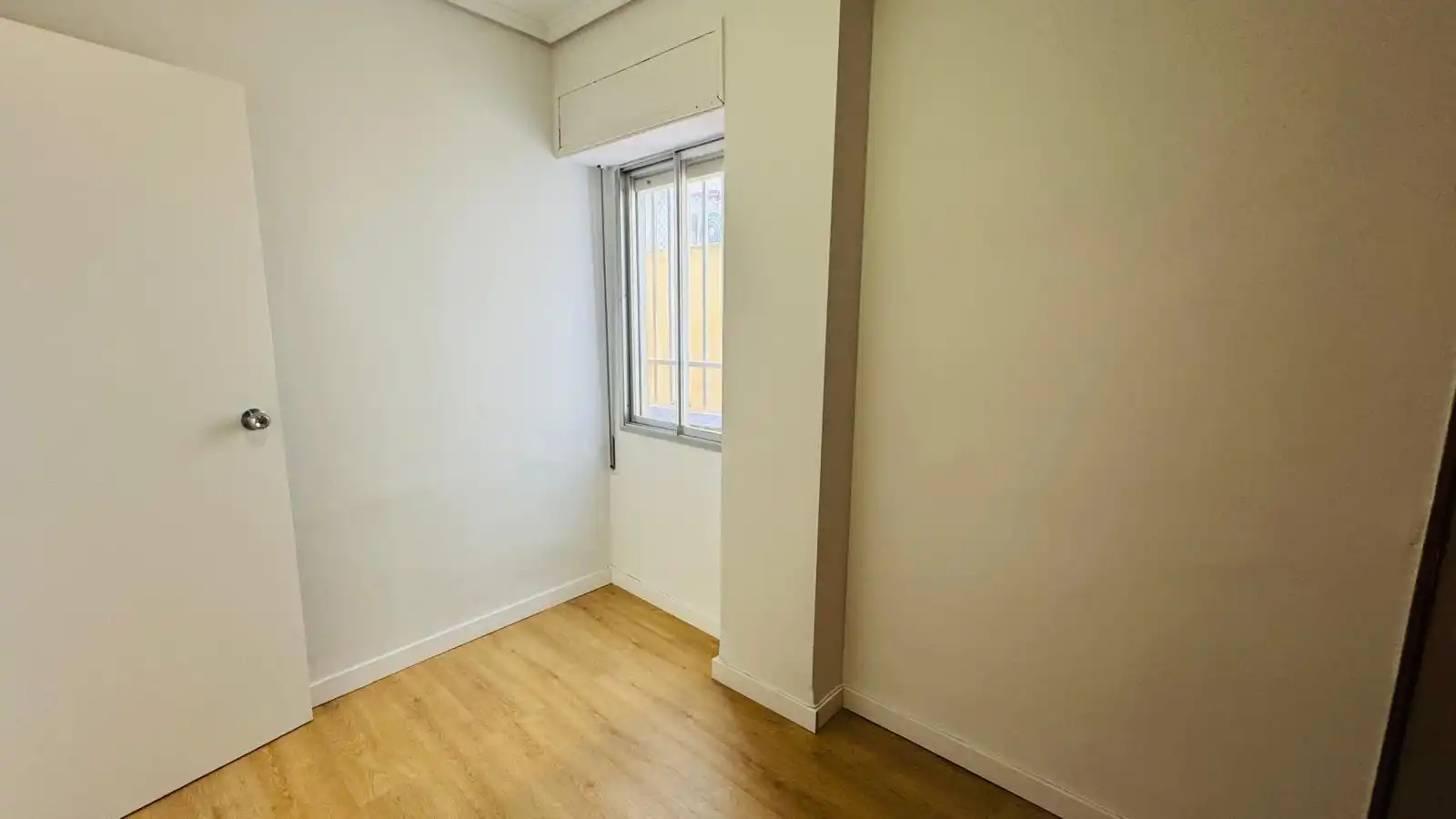 Bedroom of Flat for rent in Valencia  with Air Conditioner, Parquet flooring and Terrace