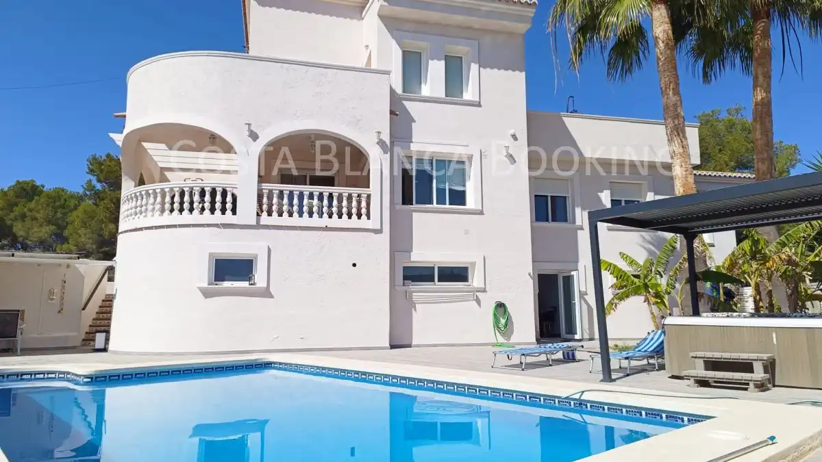 Detached house with terrace for sale in Gargasindi - Garduix - Colina del Sol