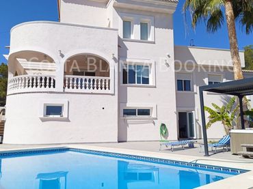 Detached house with balcony for sale in Gargasindi - Garduix - Colina del Sol