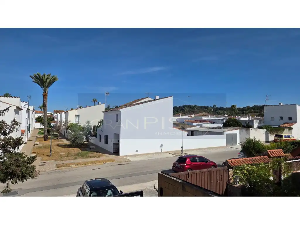 Vista exterior de Casa o chalet en venta en Castellar de la Frontera