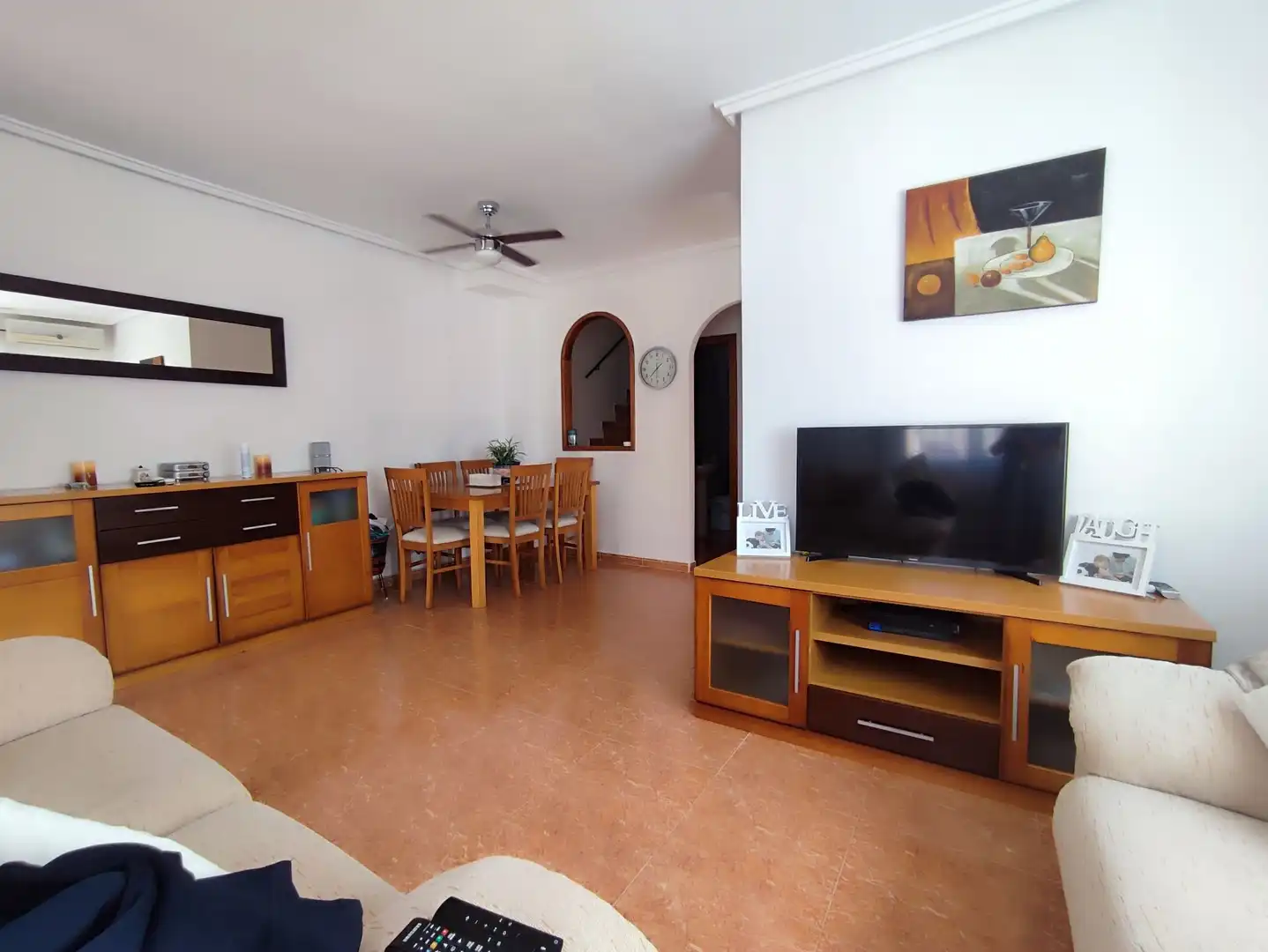 Wohnzimmer von Einfamilien-Reihenhaus zum Verkauf in Orihuela mit Klimaanlage, Terrasse und Möbliert