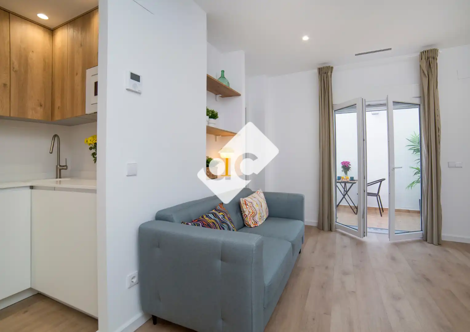 Bedroom of Flat for rent in Valencia  with Air Conditioner, Heating and Terrace