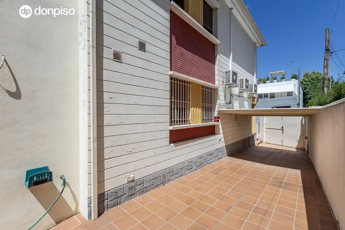 Vista exterior de Casa o chalet en venta en Granada con Aire acondicionado, Calefacción y Jardín privado