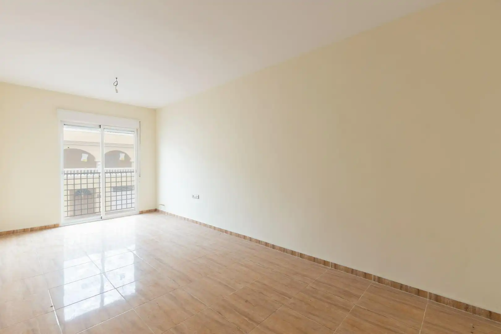 Piso en venta en Güevéjar con Balcón