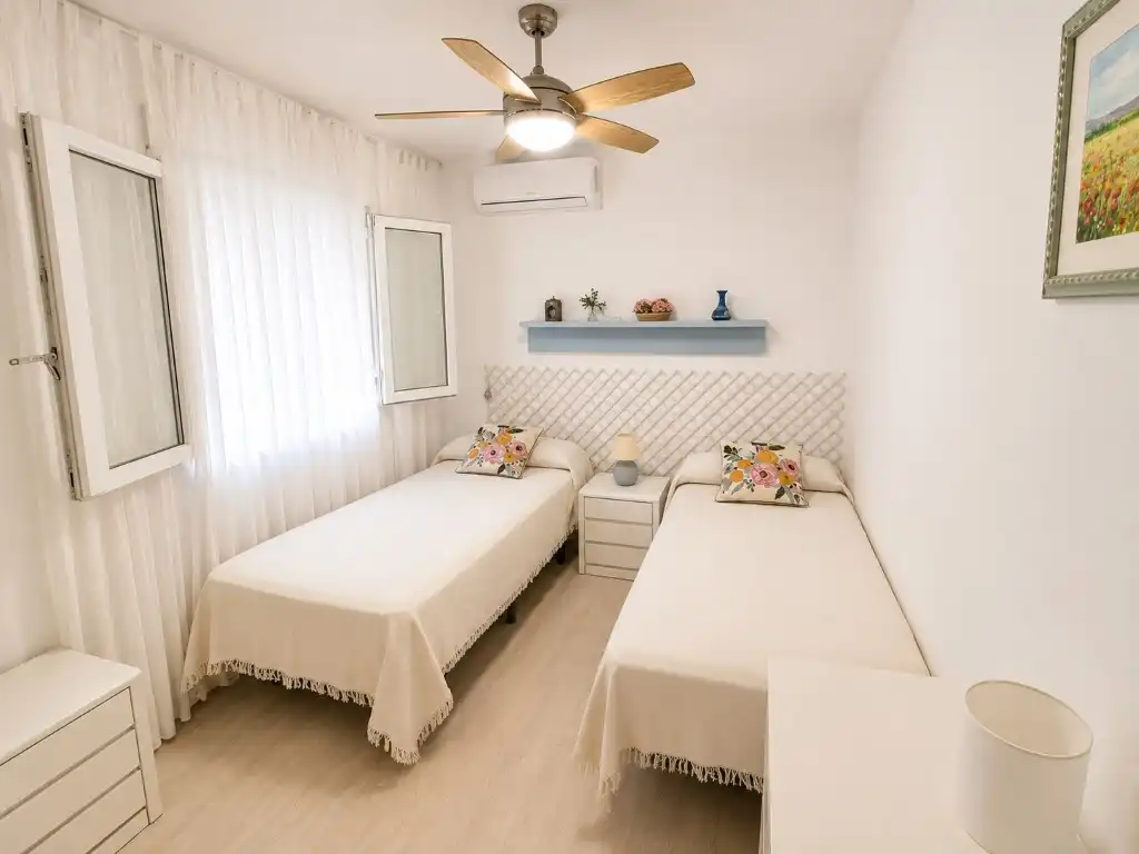 Dormitori de Casa o xalet en venda en Santa Pola amb Aire condicionat, Piscina i Piscina comunitària