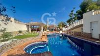 Vista exterior de Casa adosada en venda en La Nucia amb Aire condicionat, Terrassa i Piscina