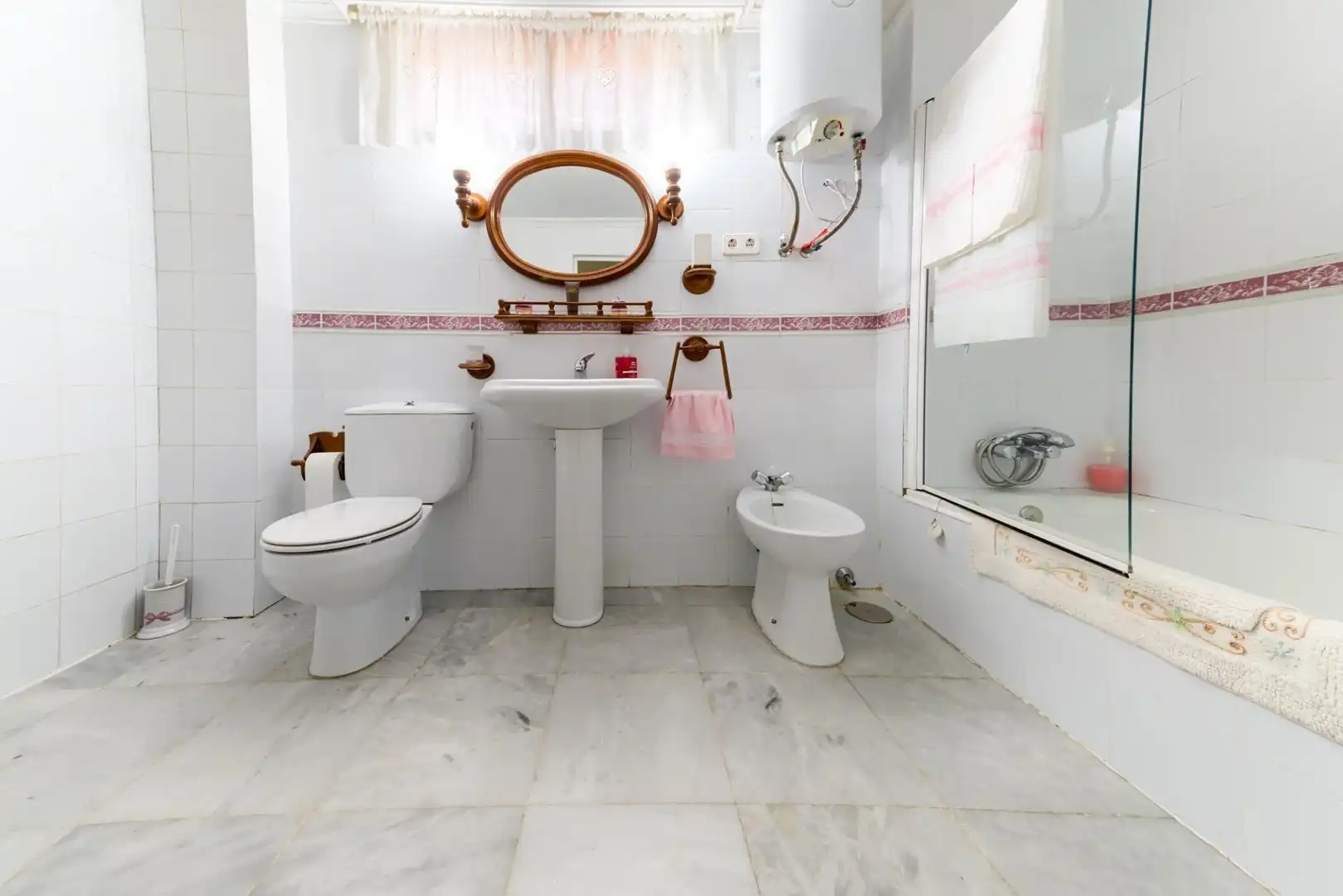 Bathroom of Houses for sale in Espartinas  with Air Conditioner, Private garden and Terrace