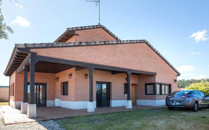 Vista exterior de Casa o xalet en venda en Castronuevo de Esgueva