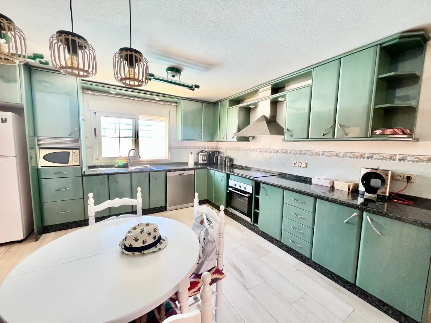 Cocina de Casa o chalet en venta en Torrevieja con Aire acondicionado, Calefacción y Jardín privado