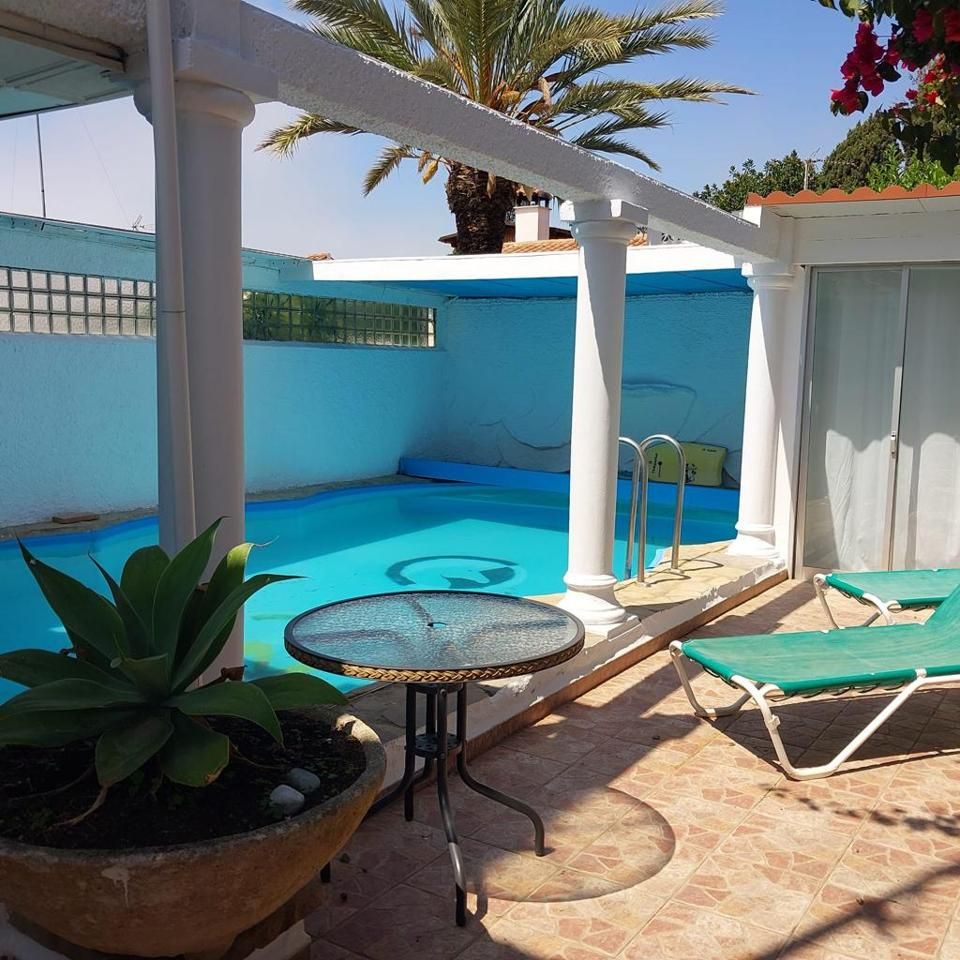 Swimming pool of House or chalet for sale in Marbella  with Heating, Terrace and Swimming Pool