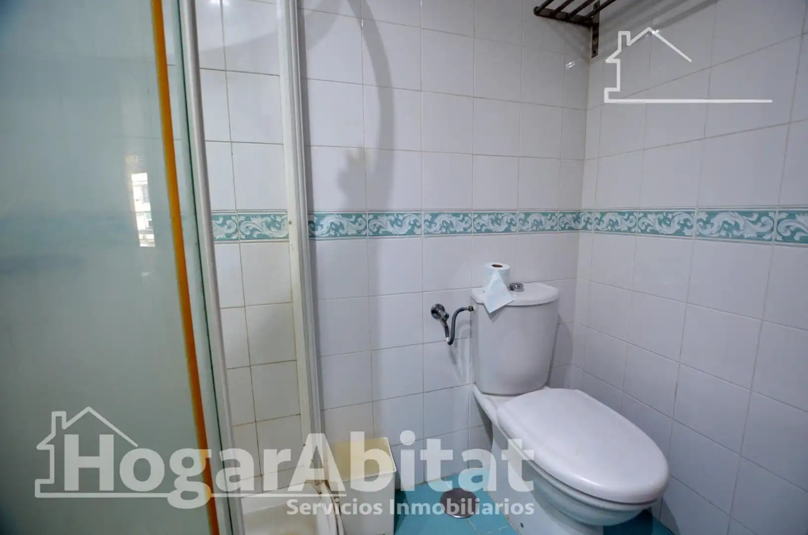 Bany de Pis en venda en Alicante / Alacant amb Aire condicionat, Calefacció i Jardí privat