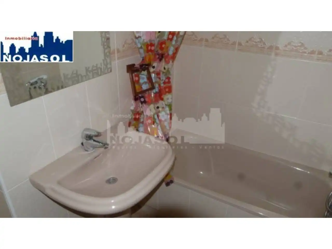 Bany de Àtic de lloguer en Noja amb Calefacció, Terrassa i Moblat