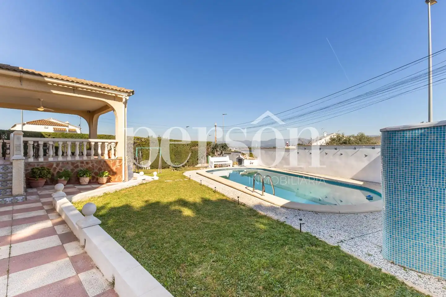 Vista exterior de Casa o xalet en venda en La Pobla de Vallbona amb Aire condicionat, Calefacció i Terrassa