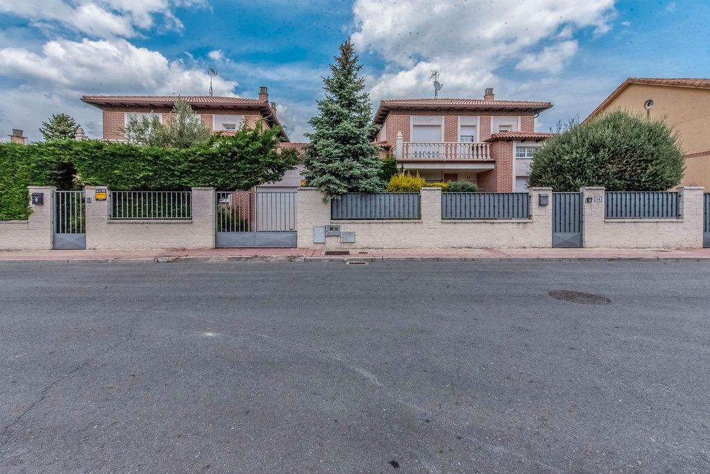 Exterior view of House or chalet for sale in Aldeamayor de San Martín