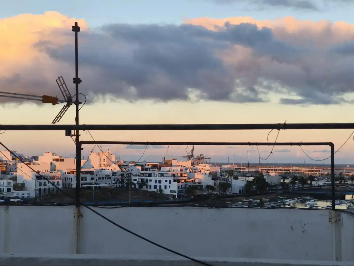 Vista exterior de Piso en venta en Arrecife con Amueblado y Balcón