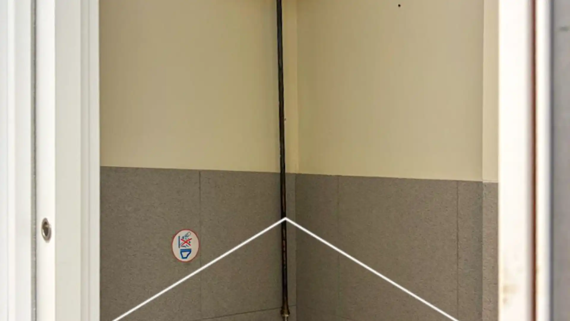 Bathroom of Premises for sale in Esplugues de Llobregat