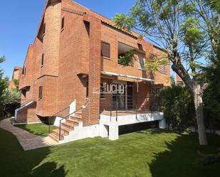 Vista exterior de Casa adosada de lloguer en Bétera amb Aire condicionat, Calefacció i Jardí privat