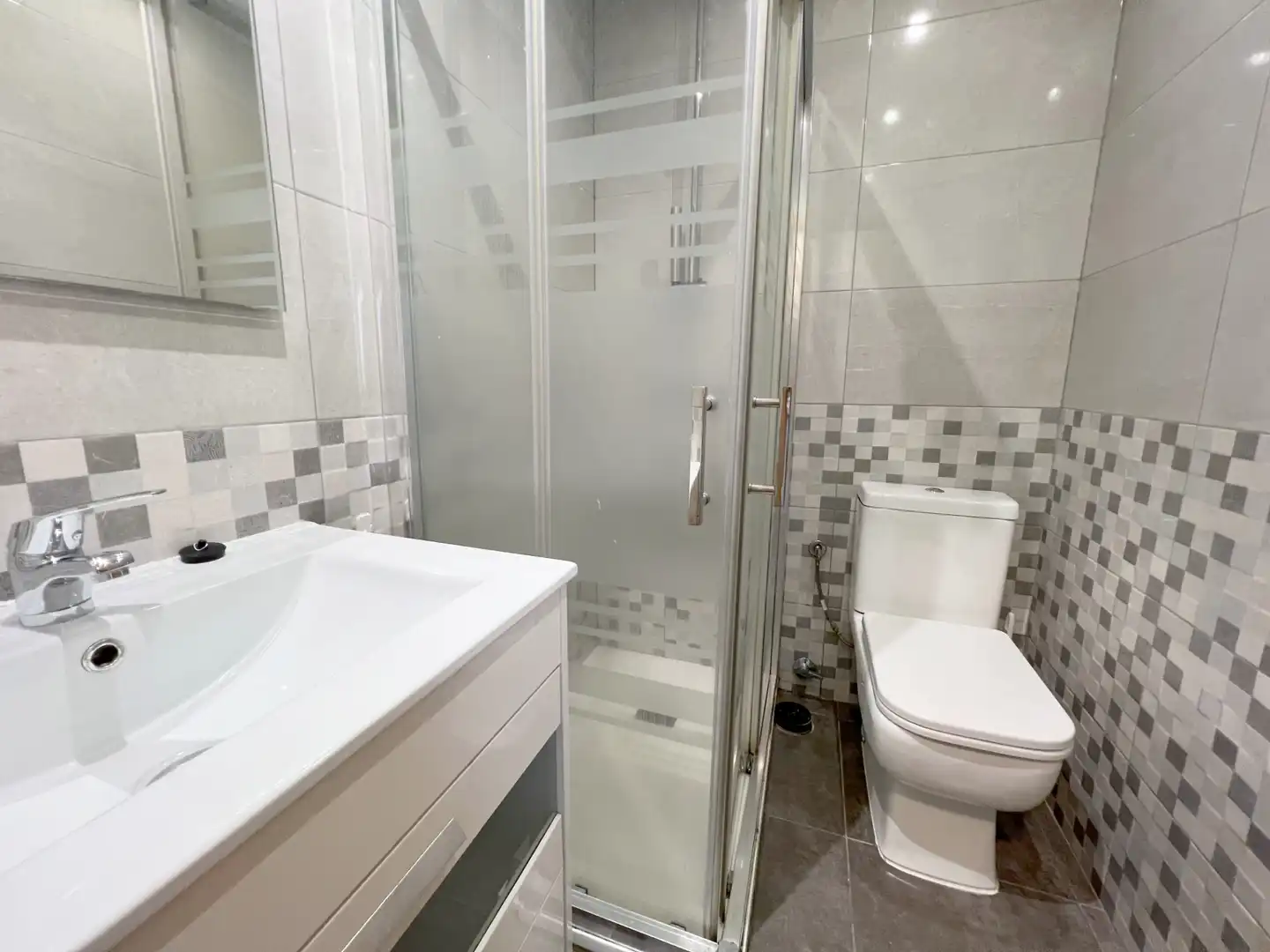 Badezimmer von Wohnungen zur Miete in Leganés mit Heizung, Möbliert und Waschmaschine