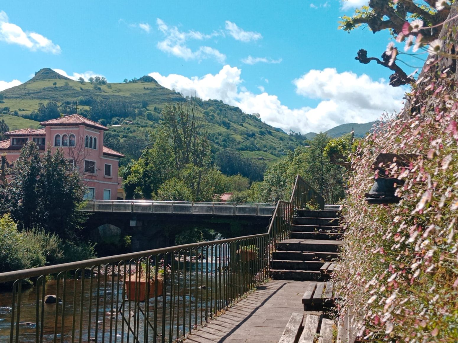 Vista exterior de Pis de lloguer en Liérganes amb Calefacció, Parquet i Traster