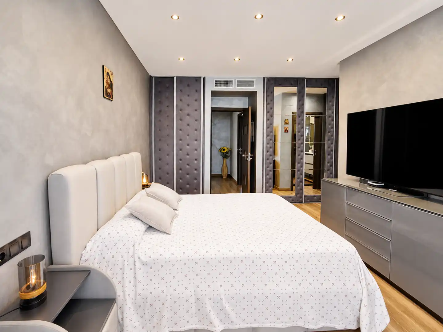 Dormitori de Casa o xalet en venda en Estepona amb Aire condicionat, Jardí privat i Terrassa