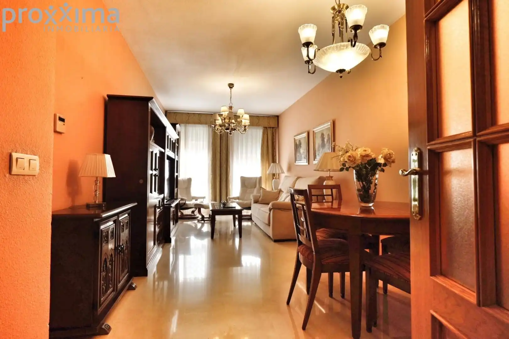 Vista exterior de Piso en venta en Sevilla con Aire acondicionado, Trastero y Piscina comunitaria