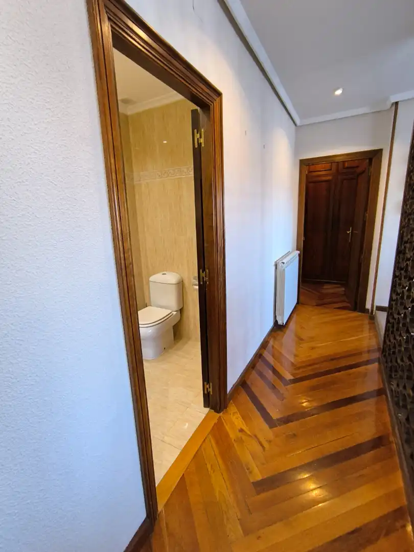 Badezimmer von Wohnung zum Verkauf in Palencia mit Heizung, Terrasse und Ofen
