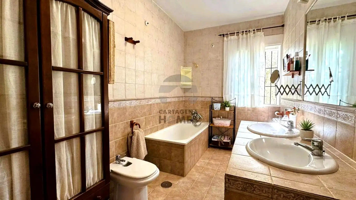 Baño de Casa o chalet en venta en Cartagena con Aire acondicionado, Calefacción y Jardín privado