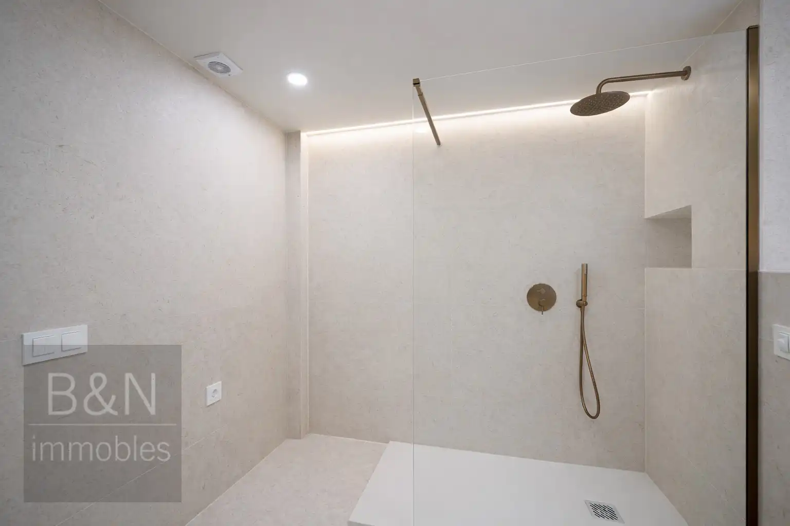 Baño de Piso en venta en Terrassa con Aire acondicionado, Calefacción y Terraza