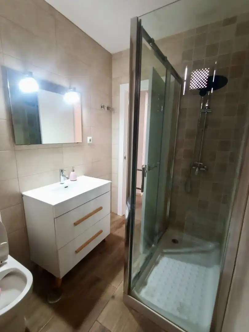 Bathroom of Flat for rent in Granada  with Parquet flooring, Terrace and Furnished