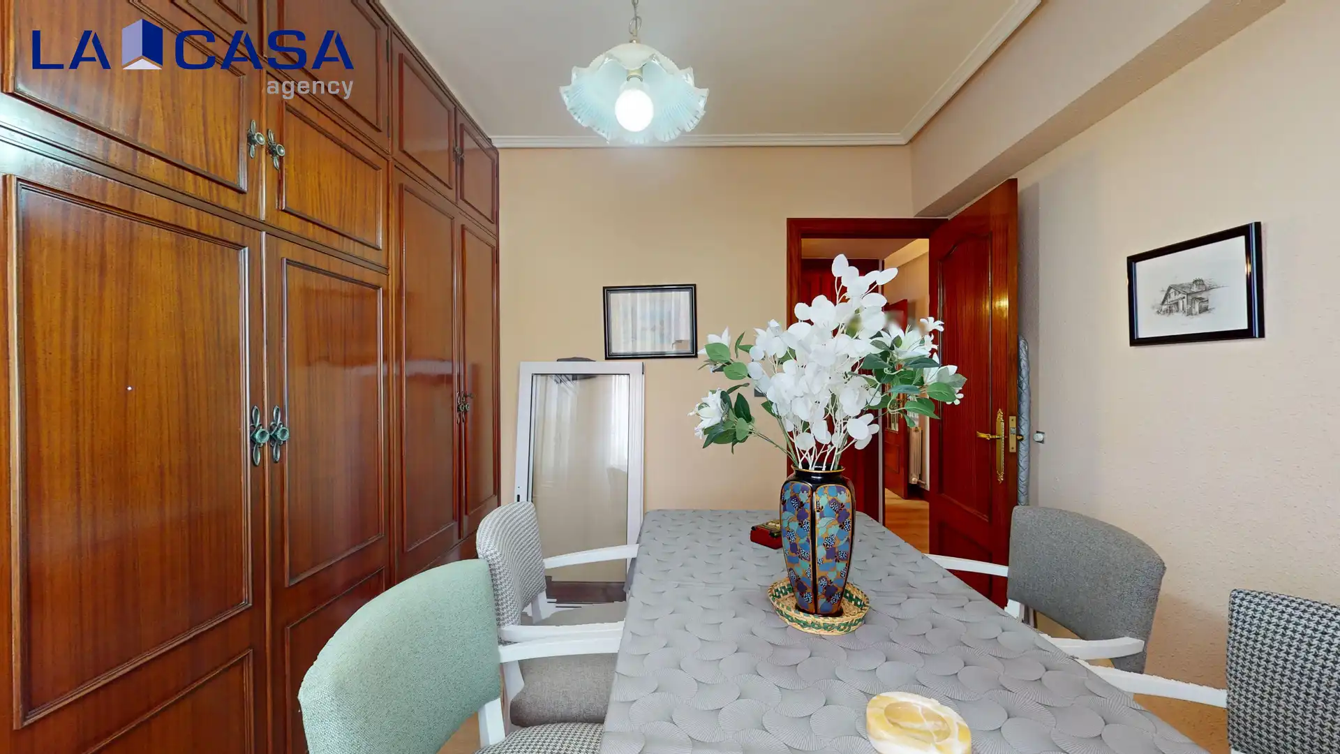 Comedor de Piso en venta en Bilbao  con Balcón
