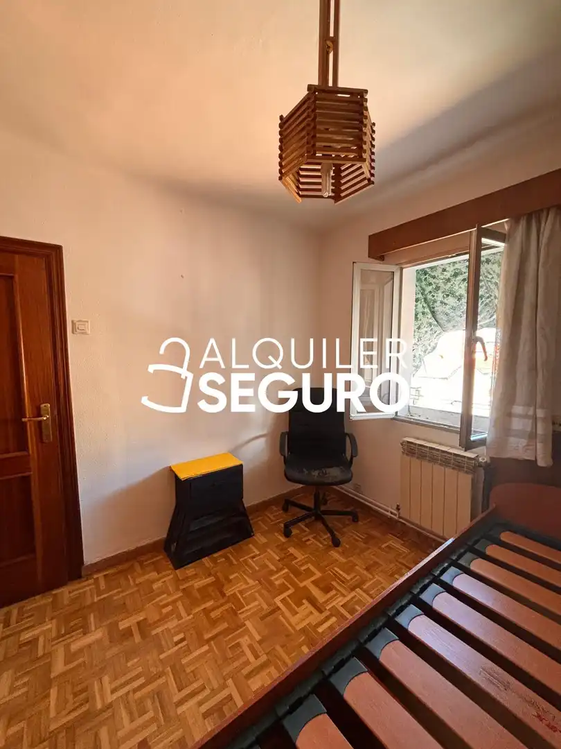Schlafzimmer von Wohnung zur Miete in Madrid mit Klimaanlage, Heizung und Möbliert