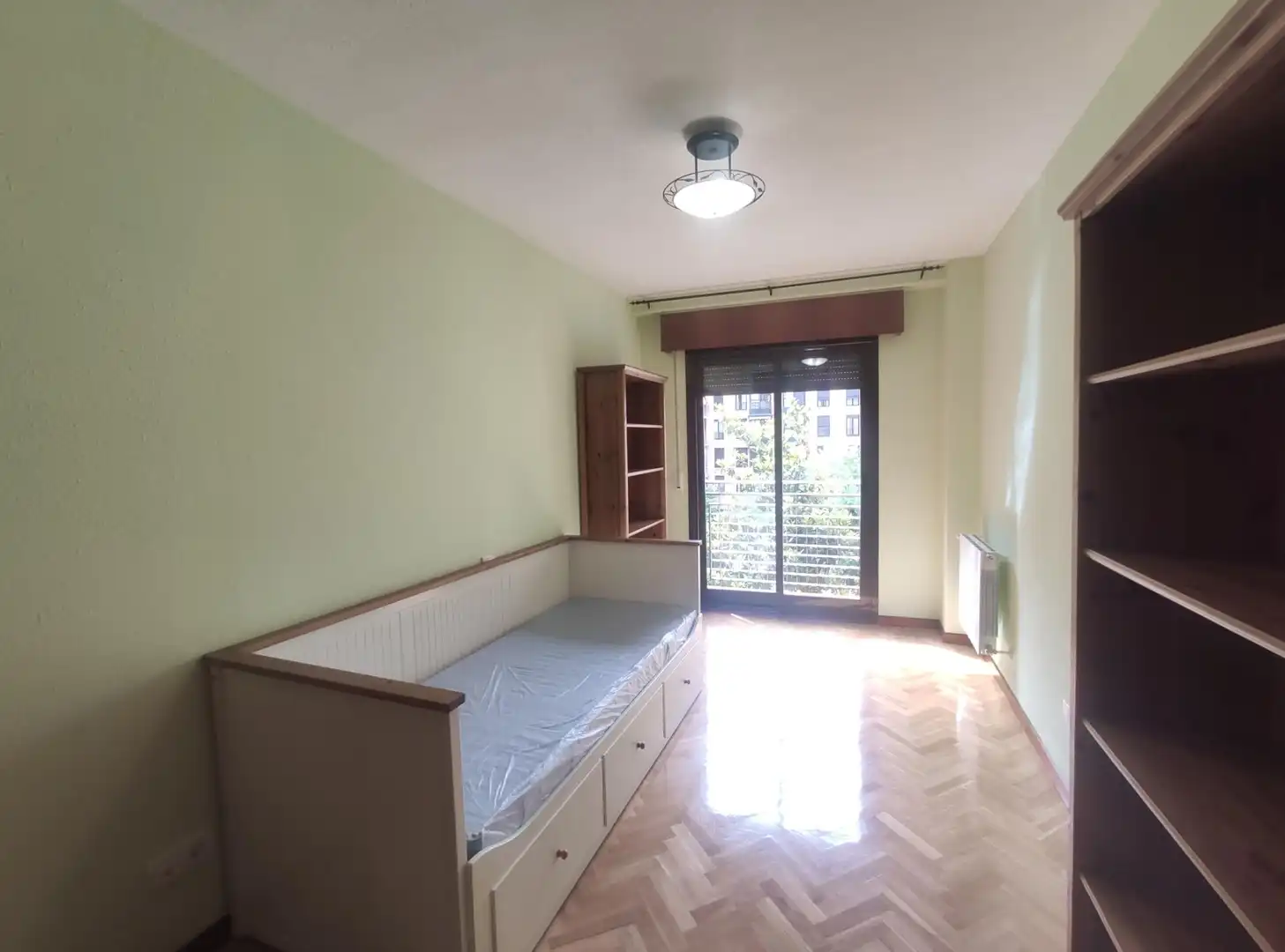 Schlafzimmer von Wohnung zur Miete in Madrid mit Klimaanlage, Heizung und Parkett