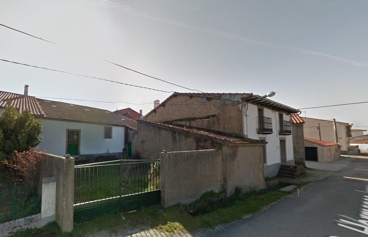 Vista exterior de Casa o xalet en venda en Frades de la Sierra amb Balcó