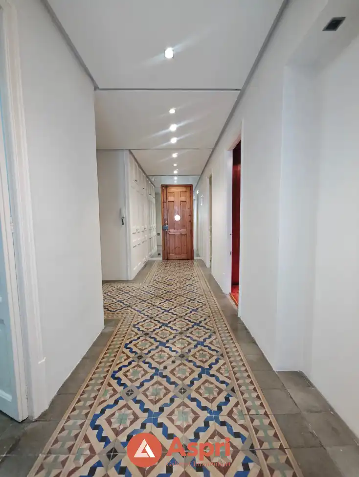 Flat for rent in Barcelona  with Air Conditioner, Private garden and Terrace