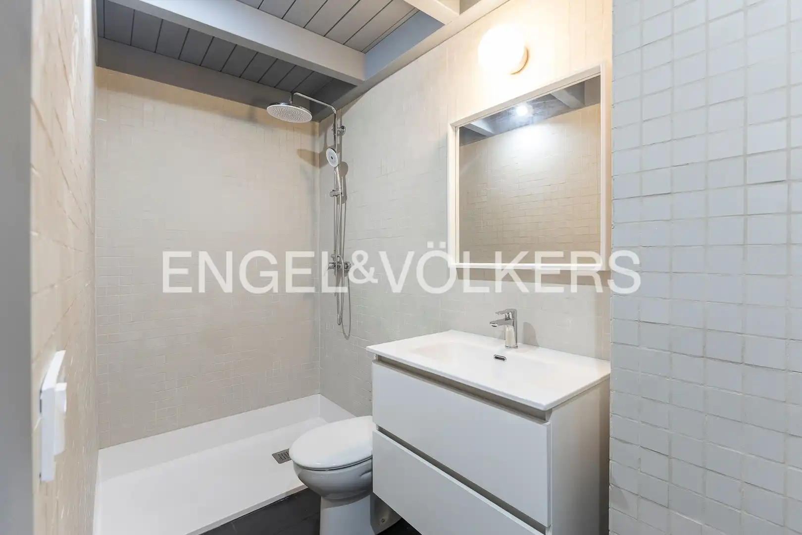 Bathroom of Flat for sale in Barcelona  with Heating