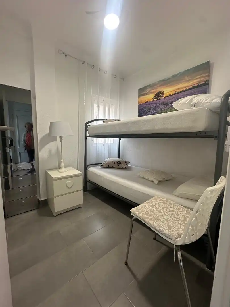 Dormitori de Apartament de lloguer en Águilas amb Aire condicionat, Moblat i Balcó