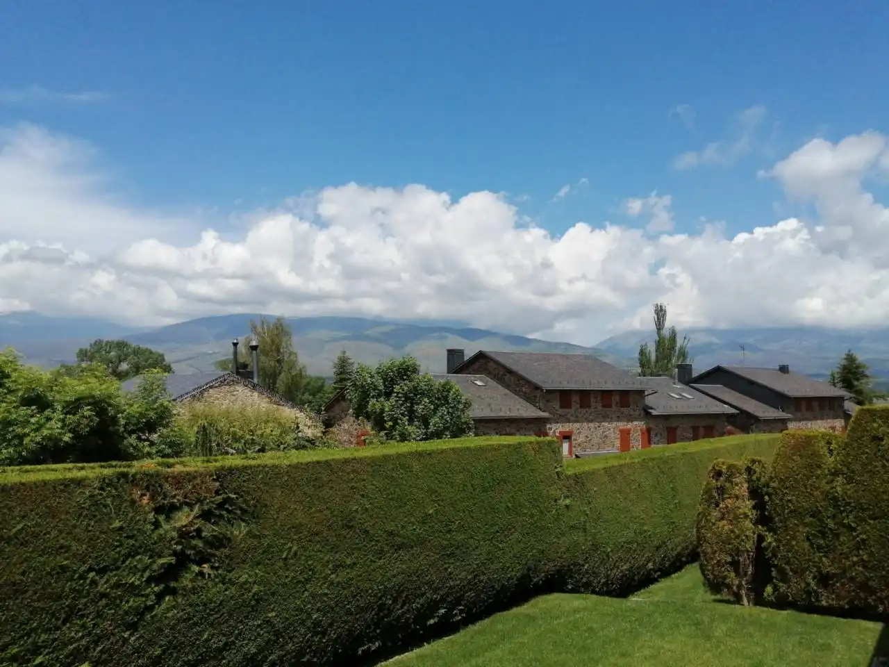 Vista exterior de Casa adosada de lloguer en Fontanals de Cerdanya amb Calefacció, Terrassa i Moblat